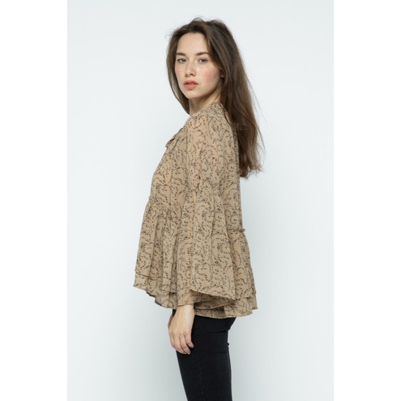 SCOTTSDALE FLUTTER SLEEVE BLOUSE - Picture 4 of 11